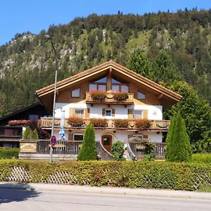 gastehaus-munchner-kindl.com-bavaria.com/